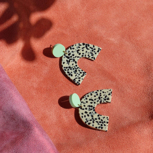 ZAYA x niemalsmehrohne 🇩🇪 - Naušnice Greige Dots