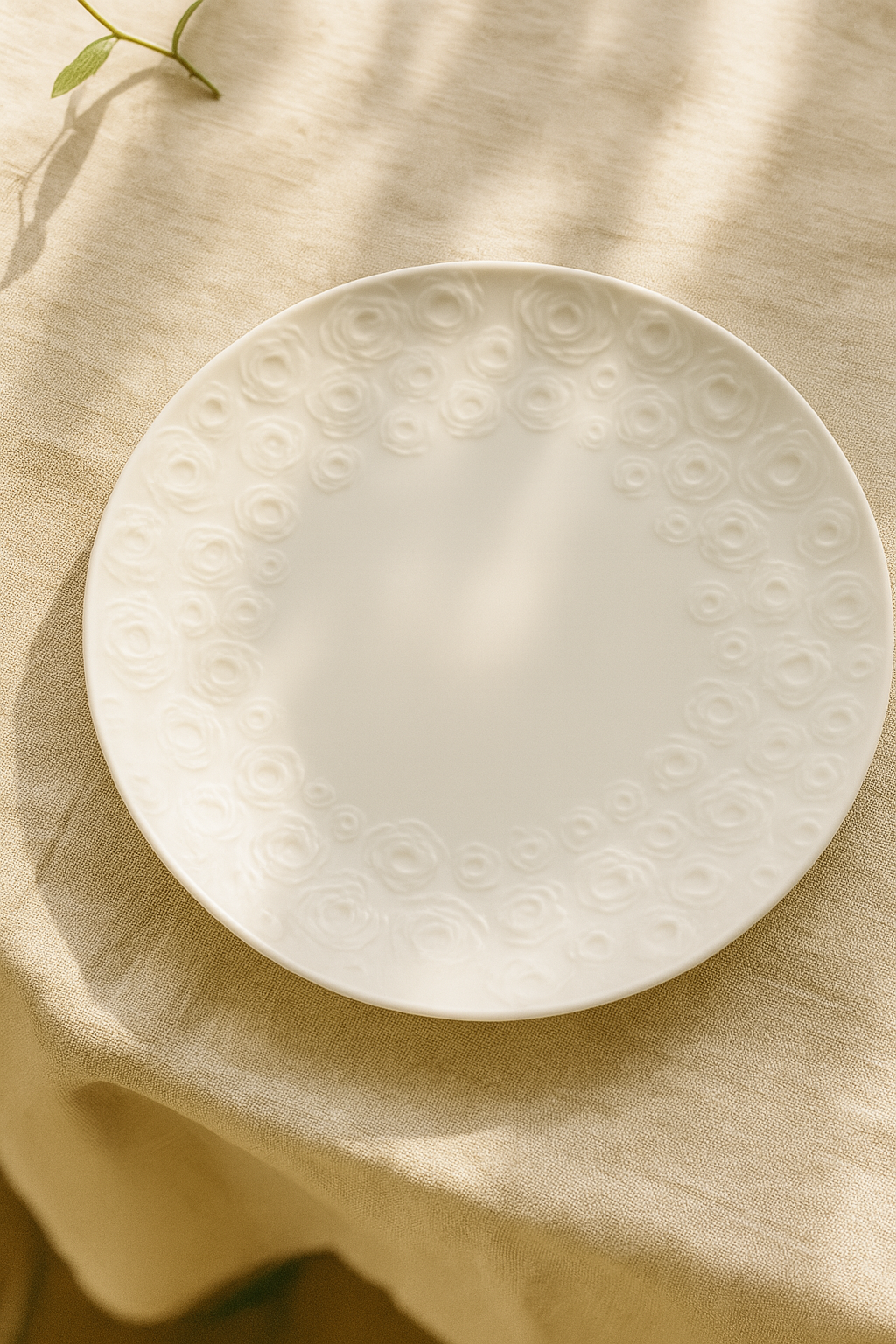 ZAYA x NIRS 🍽️ Porculanski tanjur „Rose” – 27 cm elegancije