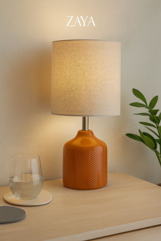 ZAYA lampa, LETI BRICK, stolna rasvjeta, lampa za noćni ormarić, dizajnerska rasvjeta, moderni interijer, minimalistička rasvjeta, boho svjetiljka, ciglasta keramika, topli tonovi, atmosfera doma