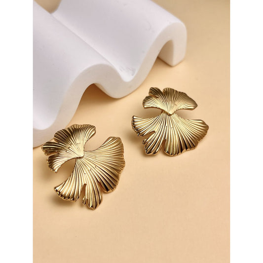 naušnice ginko list, zlatne minimalističke naušnice, ZAYA x COSMOS, francuski nakit, simboličan nakit, statement naušnice, naušnice s motivima prirode, vodootporni nakit, zaya-hr.com, chic accessories 2025, poklon za nju, boho prirodni stil, elegantne naušnice za svaki dan, hypoallergenic naušnice, lightweight earrings, spiritual jewelry