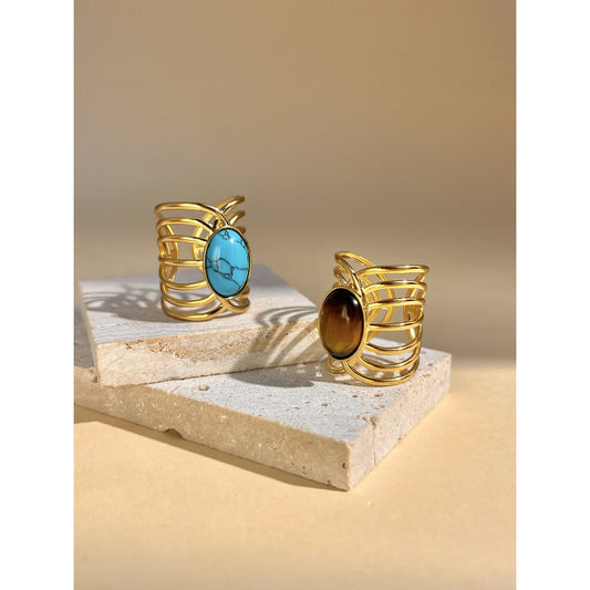 pozlaćeni prsten s kamenom, turkiz prsten, tigrovo oko nakit, ZAYA x COSMOS, statement ring, hypoallergenic nakit, francuski brend nakita, vodootporni prsten, prsten za svaki dan, chic ženski nakit, nakit za slobodnog duha, boho glam komad, nakit s prirodnim kristalima, zaya-hr.com, prsten sa simbolikom, modni dodatak s osobnošću, široki prsten za žene, zlatni prsten s kamenom